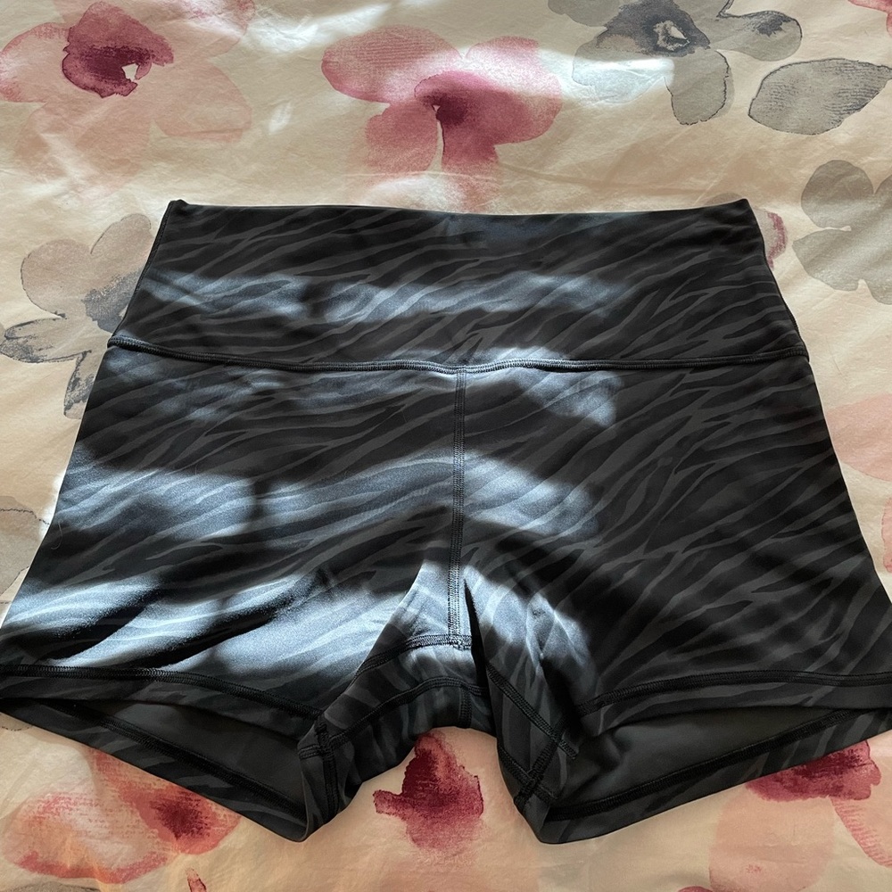 Lululemon Athletica Black and Grey Zebra Print Align HR 4” Inseam Shorts